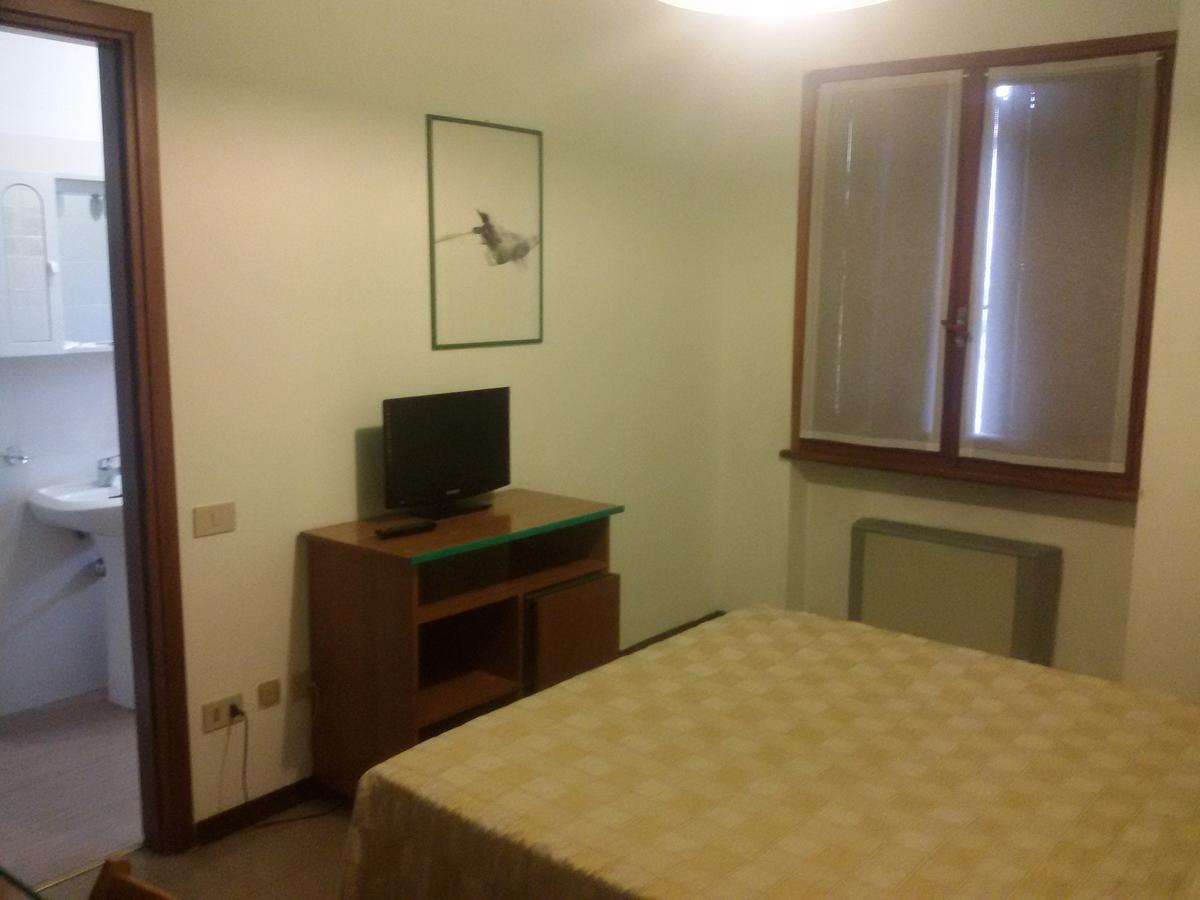 Hotel Fiera Pesaro Buitenkant foto